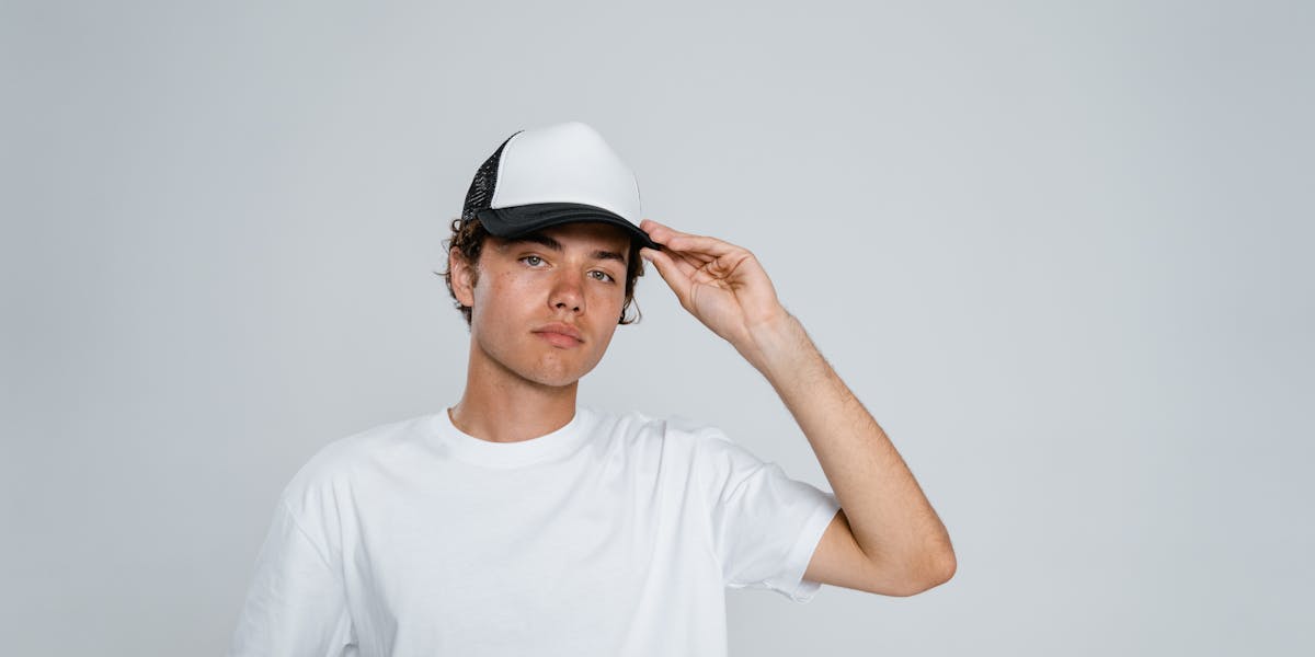 como usar camiseta branca masculina