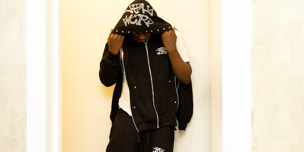 look masculino com tênis branco